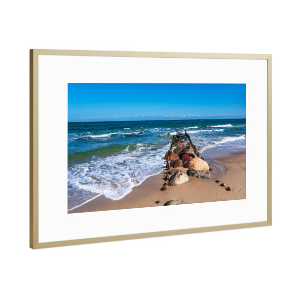 Poster mit Rahmen Gold "Buhne, Steine und Wellen" artboxONE - Natur,Reise,Reise / Strand und Meer