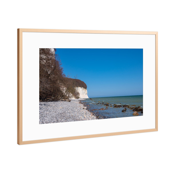 Poster mit Rahmen Kupfer "Kreidefelsen, Bäume und Steine" artboxONE - Natur,Reise,Reise / Strand und Meer