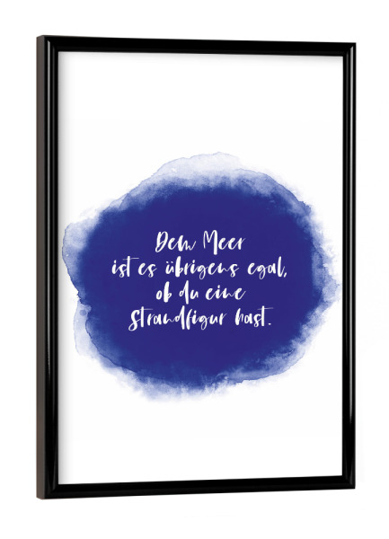 Poster mit schwarzem Rahmen "Meer & Strandfigur I Marineblau" artboxONE - Typografie,Abstrakt,Reise / Strand und Meer,Lehrersprüche,Lustig