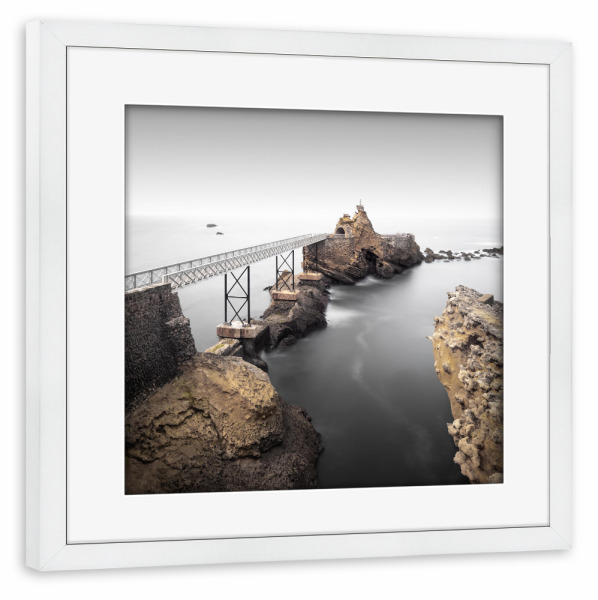 Poster mit Rahmen weiß "Rocher de la Vierge | Biarritz" artboxONE - Reise,Architektur,Reise / Strand und Meer,Städte / Paris,Reise / Länder