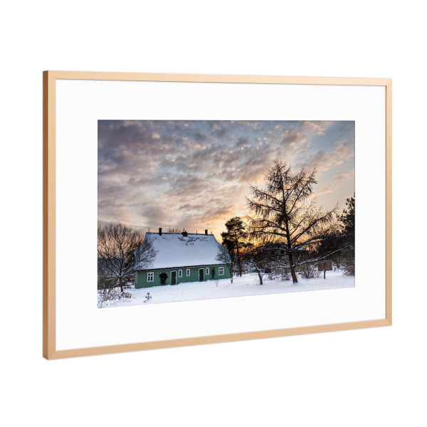 Poster mit Rahmen Kupfer "Haus mit Schnee in Wieck" artboxONE - Natur,Reise,Architektur