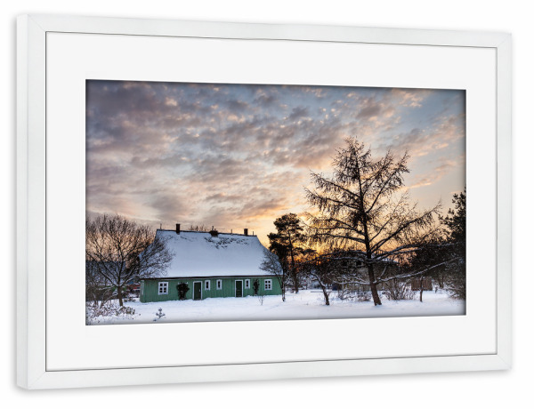Poster mit Rahmen weiß "Haus mit Schnee in Wieck" artboxONE - Natur,Reise,Architektur