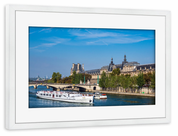 Poster mit Rahmen weiß "Seine mit Schiffen in Paris" artboxONE - Reise,Architektur,Städte / Paris
