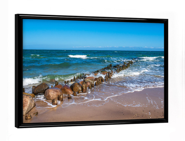 Poster mit schwarzem Rahmen "Buhne und Wellen" artboxONE - Natur,Reise,Reise / Strand und Meer