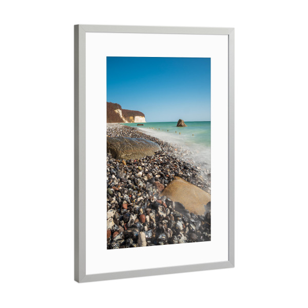 Poster mit Rahmen Silber "Kreidefelsen, Buhne und Steine" artboxONE - Natur,Reise,Reise / Strand und Meer