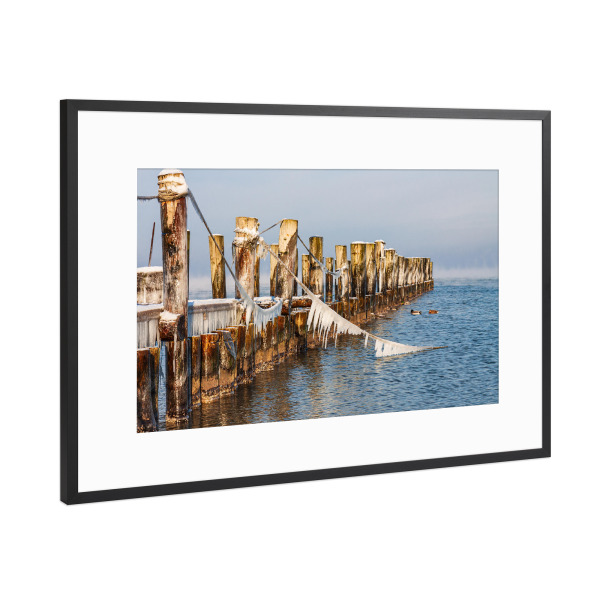Poster mit Rahmen Schwarz (Metallic) "Buhne mit Eis" artboxONE - Natur,Reise,Reise / Strand und Meer