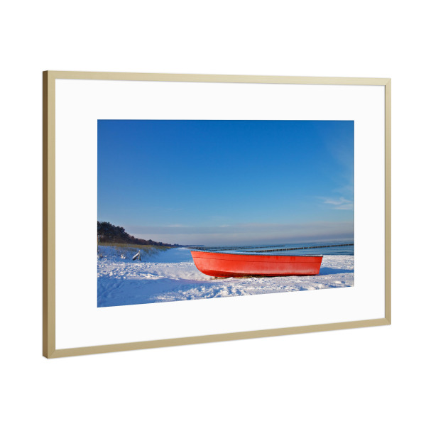Poster mit Rahmen Gold "Rotes Fischerboot in Zingst" artboxONE - Natur,Reise,Reise / Strand und Meer