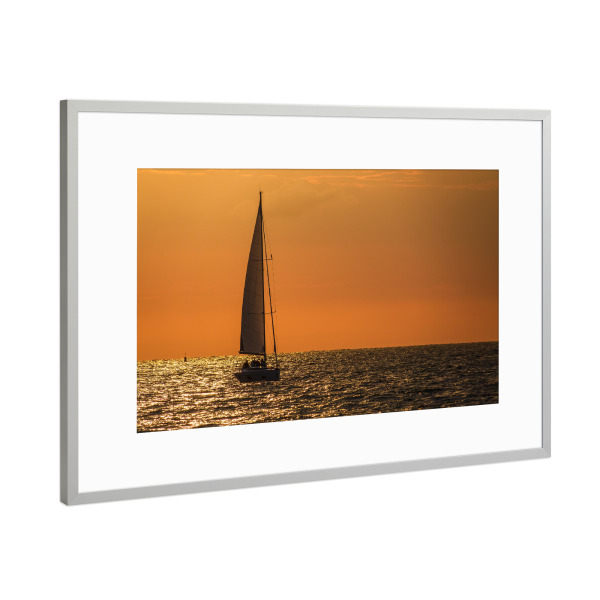 Poster mit Rahmen Silber "Segelboot auf der Ostsee" artboxONE - Natur,Reise,Reise / Strand und Meer