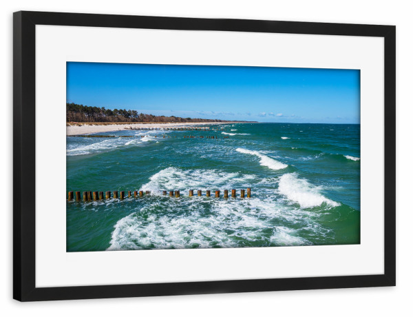 Poster mit Rahmen schwarz "Strand, Wellen und Buhnen" artboxONE - Natur,Reise,Reise / Strand und Meer