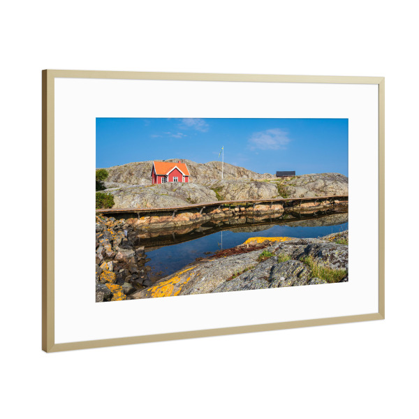Poster mit Rahmen Gold "Felsen, Holzhütte und Steg" artboxONE - Natur,Reise,Architektur,Reise / Strand und Meer,Reise / Länder