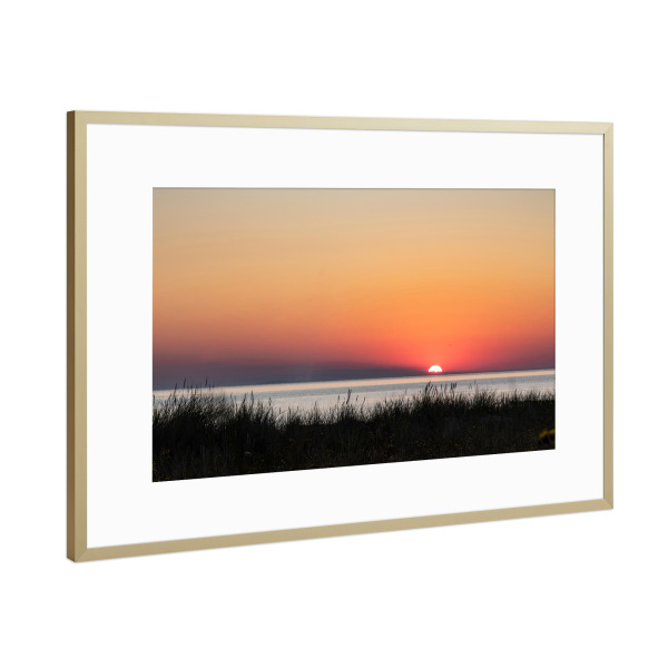 Poster mit Rahmen Gold "Erstes Licht" artboxONE - Natur,Reise - Ostsee,Sonnenaufgang,Licht,Sonne,Meer,Sun,Sonlight,Sea,Light
