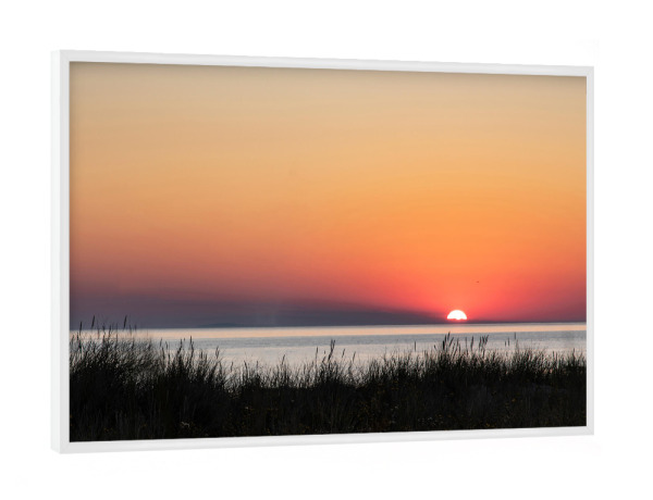 Poster mit weißem Rahmen "Erstes Licht" artboxONE - Natur,Reise - Ostsee,Sonnenaufgang,Licht,Sonne,Meer,Sun,Sonlight,Sea,Light