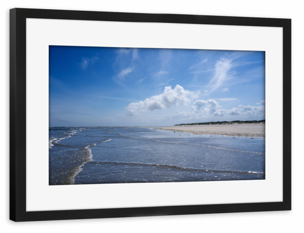 Poster mit Rahmen schwarz "Strand Baltrum, Meer und Wolken" artboxONE - Natur,Reise,Reise / Strand und Meer,Reise / Länder