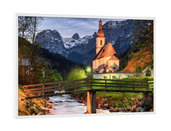 Poster mit weißem Rahmen "Kirche in Ramsau am Abend" artboxONE - Natur,Reise,Architektur