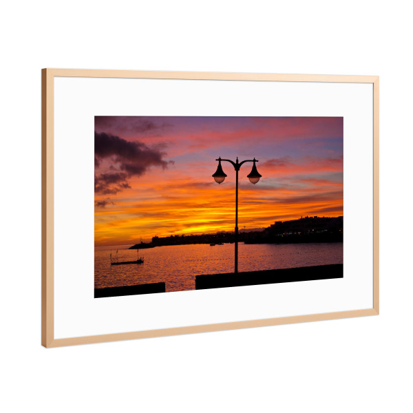Poster mit Rahmen Kupfer "Laterne am Hafen auf Lanzarote" artboxONE - Natur,Reise,Reise / Strand und Meer,Reise / Länder