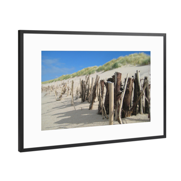 Poster mit Rahmen Schwarz (Metallic) "Strandbefestigung" artboxONE - Natur,Reise,Reise / Strand und Meer