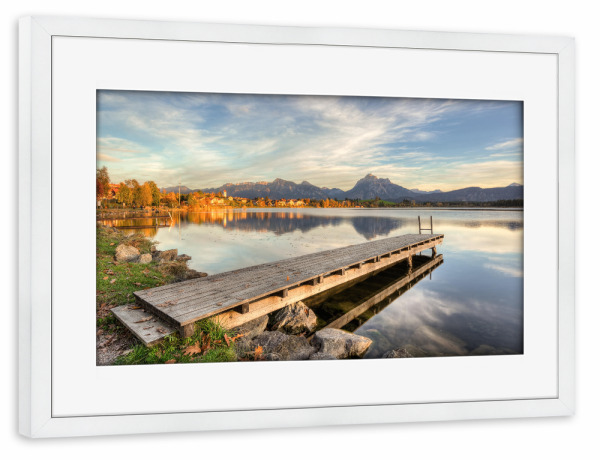 Poster mit Rahmen weiß "Steg am Hopfensee" artboxONE - Natur,Reise