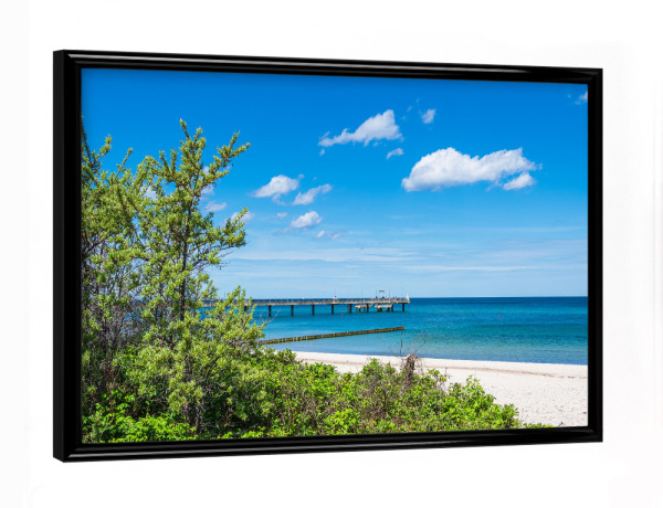 Poster mit schwarzem Rahmen "Baum, Strand und Seebrücke" artboxONE - Natur,Reise,Architektur,Reise / Strand und Meer