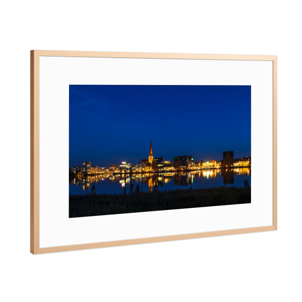 Poster mit Rahmen Kupfer "Rostock und Warnow bei Nacht" artboxONE - Natur,Reise,Architektur,Städte / Weitere