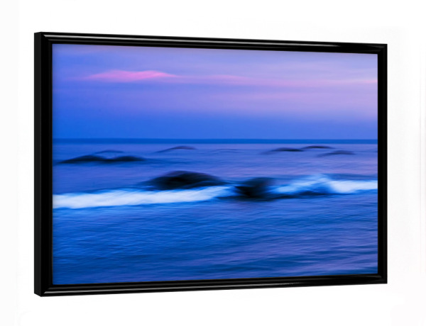 Poster mit schwarzem Rahmen "Dunkle Wasser" artboxONE - Natur,Reise - Meer,Brandung,Blau,Wasser,Wellen,Sea,Water,Natur,Nature