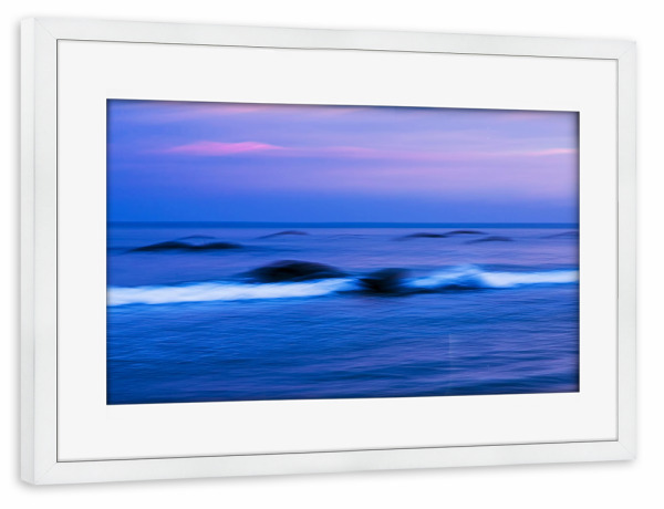 Poster mit Rahmen weiß "Dunkle Wasser" artboxONE - Natur,Reise - Meer,Brandung,Blau,Wasser,Wellen,Sea,Water,Natur,Nature