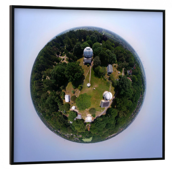 Poster mit schwarzem Rahmen 30x30 cm "HH-Sternwarte 1-Meter-Spiegel high" artboxONE - Städte,Städte / Hamburg,Reise,Architektur,Galaxy