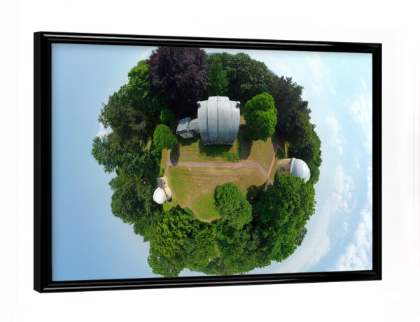 Poster mit schwarzem Rahmen "HH-Sternwarte Meridiankreis midle" artboxONE - Städte,Städte / Hamburg,Reise,Architektur,Galaxy