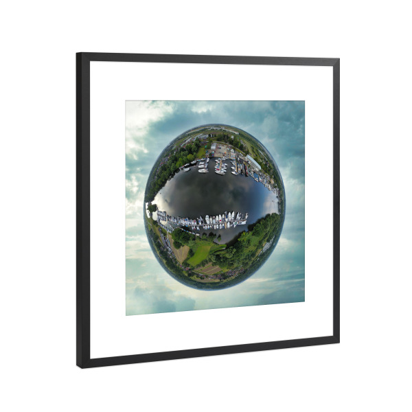 Poster mit Rahmen Schwarz (Metallic) "Sportboothäfen Tatenberg Hamburg" artboxONE - Städte,Städte / Hamburg,Natur,Reise,Reise / Länder