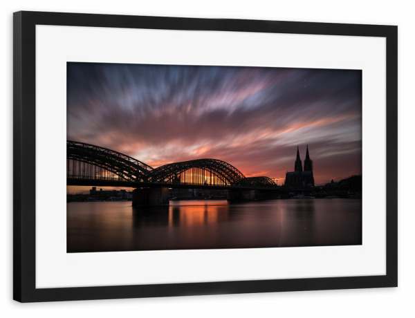 Poster mit Rahmen schwarz "Hohenzollernbrücke" artboxONE - Städte / Köln,Architektur