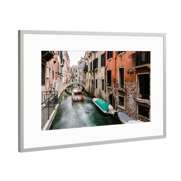 Poster mit Rahmen Silber "Bootsverkehr in Venedig" artboxONE - Reise,Architektur