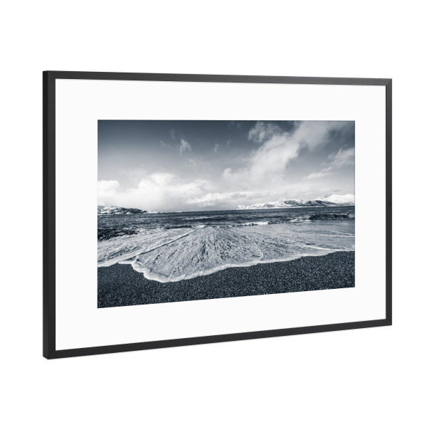 Poster mit Rahmen Schwarz (Metallic) "Nordic Beach Monochrome" artboxONE - Natur,Schwarzweiß,Reise / Strand und Meer