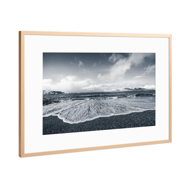 Poster mit Rahmen Kupfer "Nordic Beach Monochrome" artboxONE - Natur,Schwarzweiß,Reise / Strand und Meer