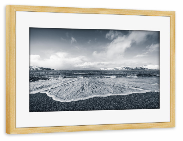 Poster mit Rahmen kiefer "Nordic Beach Monochrome" artboxONE - Natur,Schwarzweiß,Reise / Strand und Meer