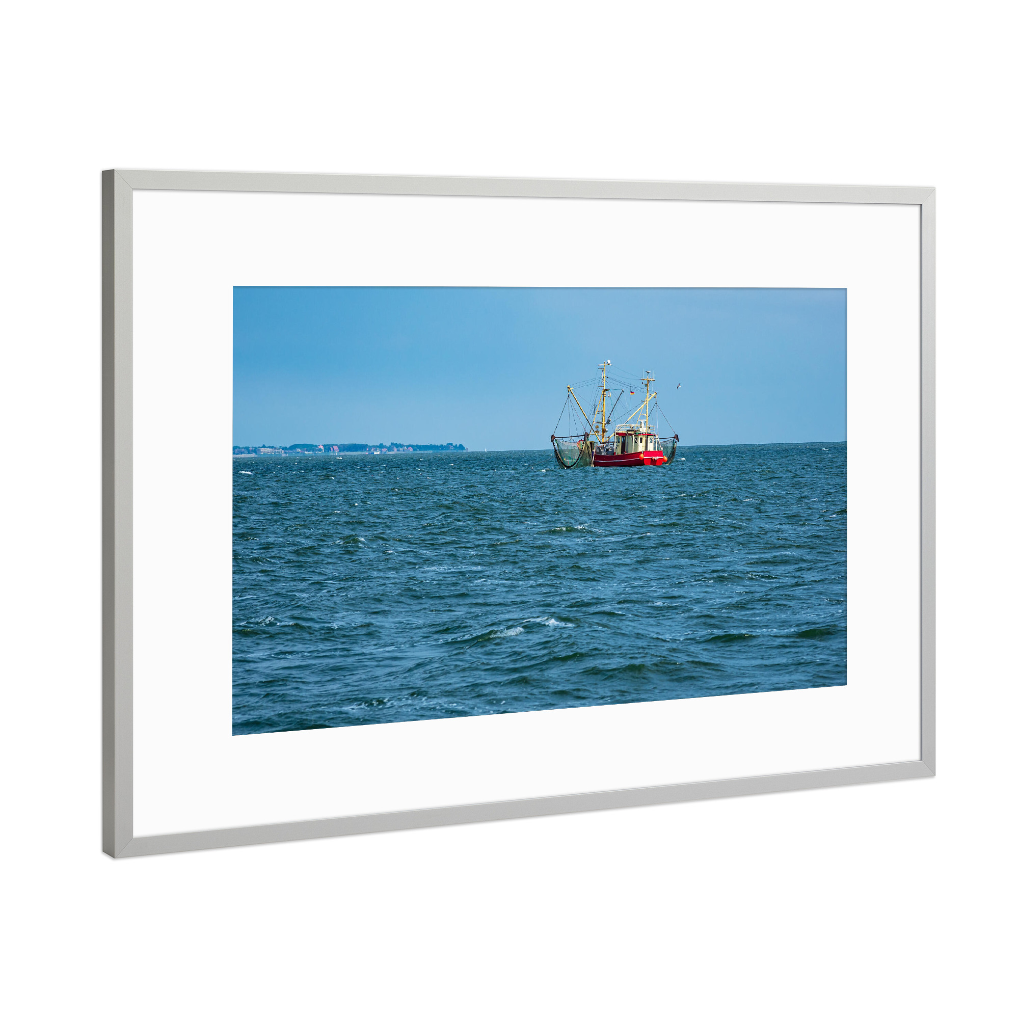 Poster mit Rahmen Silber "Krabbenkutter vor Pellworm" artboxONE - Natur,Reise,Reise / Strand und Meer