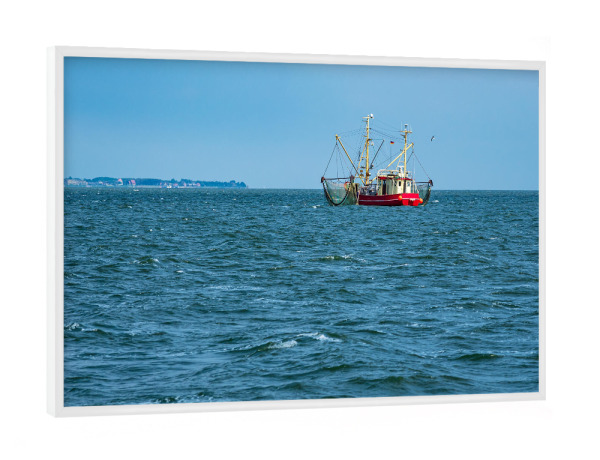 Poster mit weißem Rahmen "Krabbenkutter vor Pellworm" artboxONE - Natur,Reise,Reise / Strand und Meer