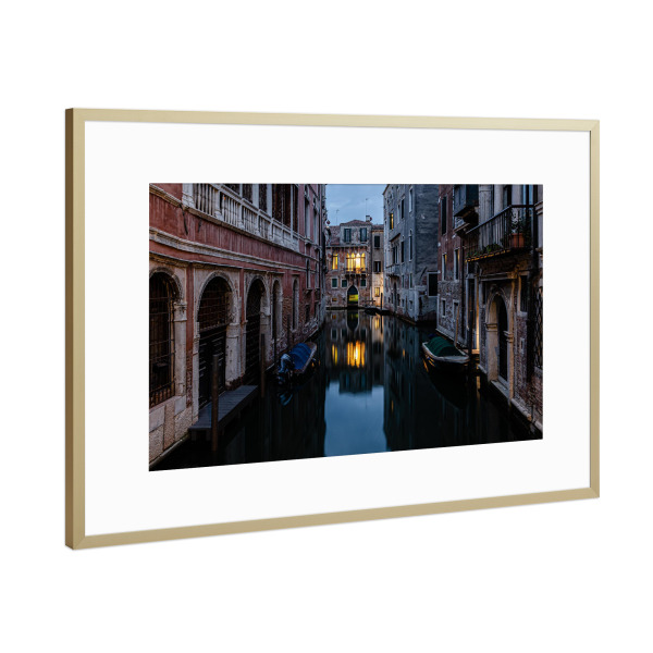 Poster mit Rahmen Gold "Ruhe in Venedig" artboxONE - Reise,Architektur