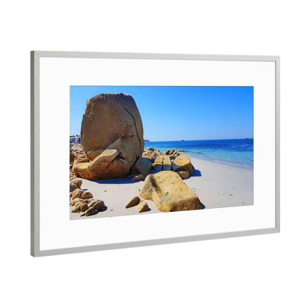 Poster mit Rahmen Silber "Felsbrocken an der Küste" artboxONE - Natur,Reise,Reise / Strand und Meer