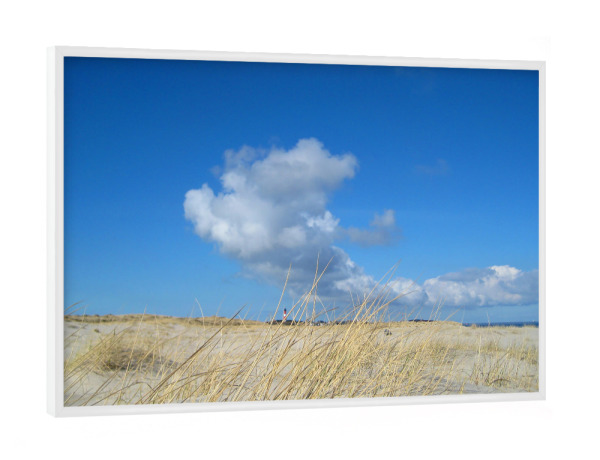 Poster mit weißem Rahmen "Leuchtturm hinter Dünen" artboxONE - Natur,Reise,Architektur