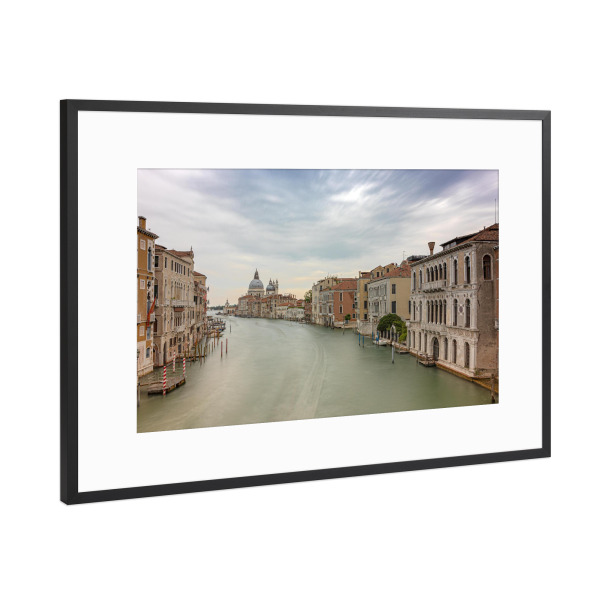 Poster mit Rahmen Schwarz (Metallic) "Blick von Accademia" artboxONE - Reise,Architektur