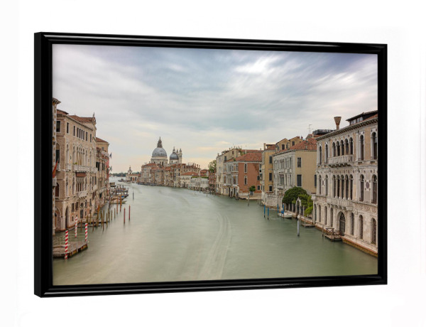 Poster mit schwarzem Rahmen "Blick von Accademia" artboxONE - Reise,Architektur