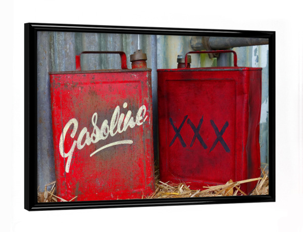 Poster mit schwarzem Rahmen "Rote Benzinkanister" artboxONE - Reise,Sport / Motorsport,Automobile