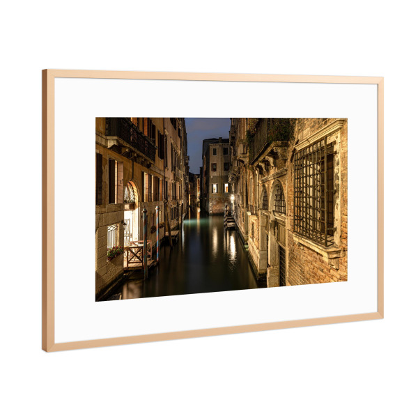 Poster mit Rahmen Kupfer "Venezianischer Kanal bei Nacht" artboxONE - Städte,Reise,Architektur