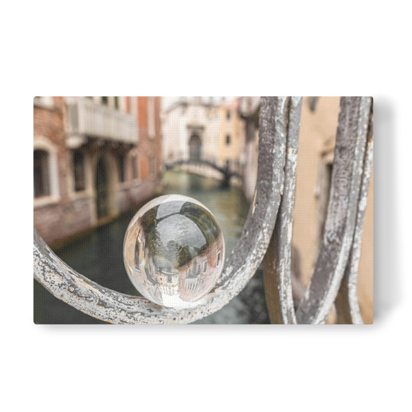 Leinwandbild "Glaskugel mitten in Venedig" artboxONE - Reise,Architektur