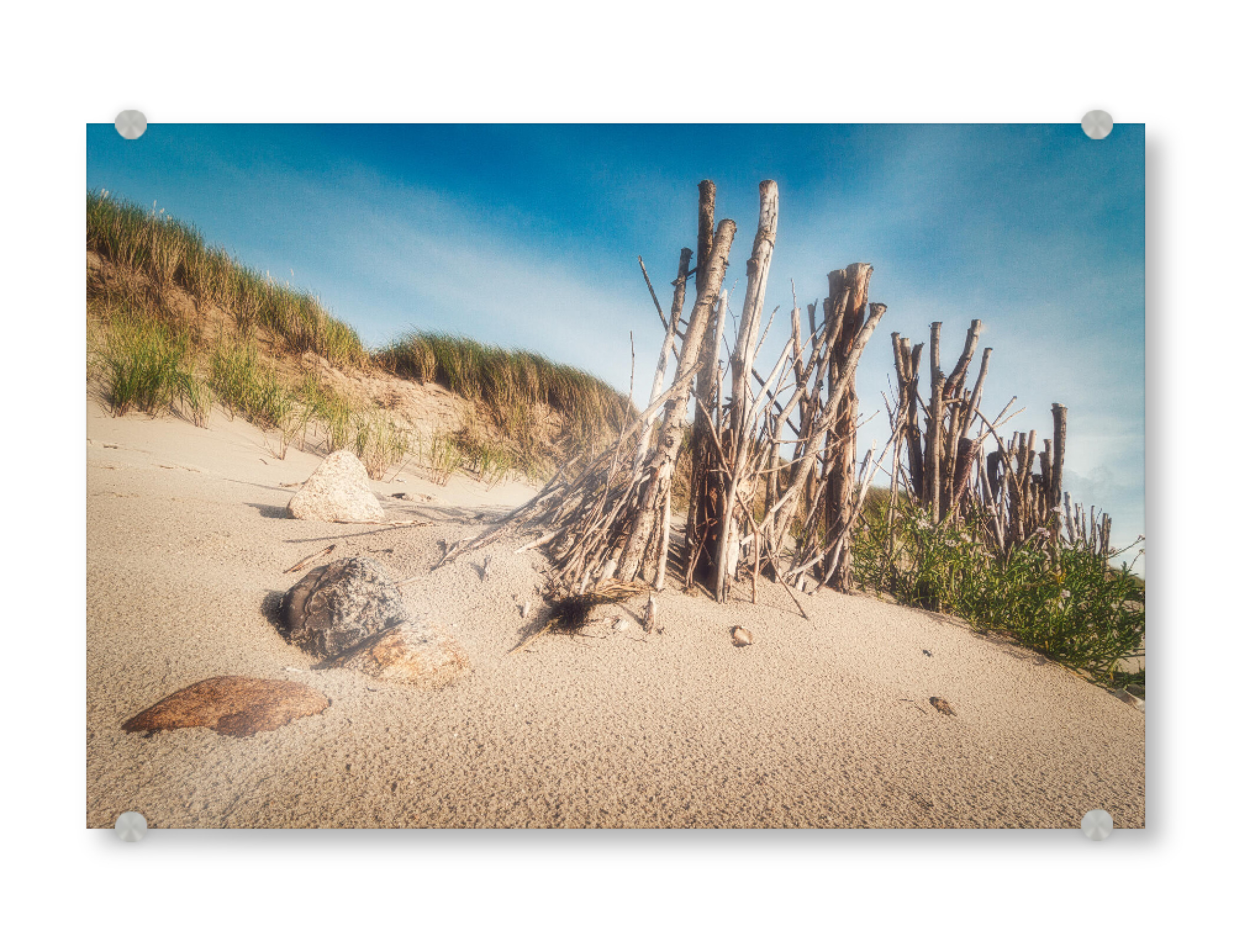 Acrylglasbild "Dünenblick" artboxONE - Natur,Reise,Reise / Strand und Meer - Strand,Dünen,Sand,Holz,Gräser,Steine,Dünenzaun,Himmel,Schleierwolken