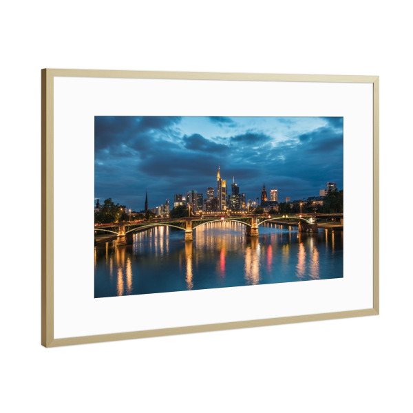Poster mit Rahmen Gold "Frankfurt Blue Hour" artboxONE - Städte,Architektur,Städte / Frankfurt