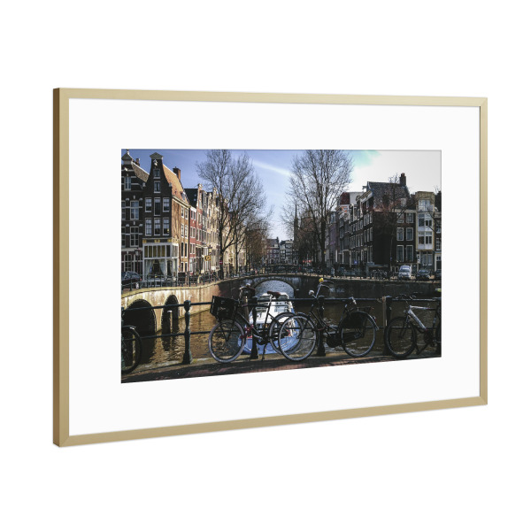 Poster mit Rahmen Gold "Amsterdam Canal Bikes" artboxONE - Städte,Reise,Städte / Amsterdam
