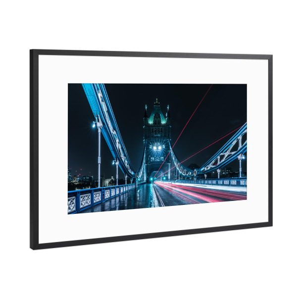 Poster mit Rahmen Schwarz (Metallic) "Tower Bridge at night" artboxONE - Städte,Städte / London