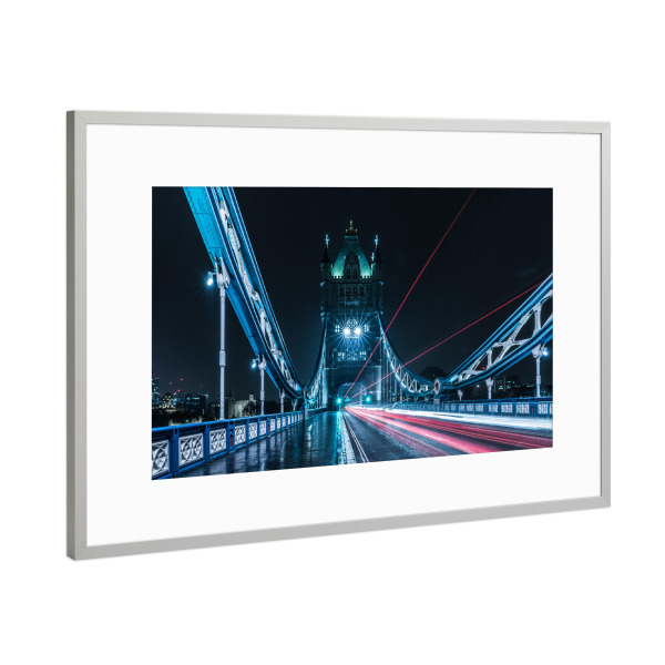 Poster mit Rahmen Silber "Tower Bridge at night" artboxONE - Städte,Städte / London
