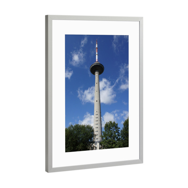 Poster mit Rahmen Silber "Litauen - Fernsehturm in Vilnius" artboxONE - Städte,Reise,Architektur,Reise / Länder,Städte / Weitere