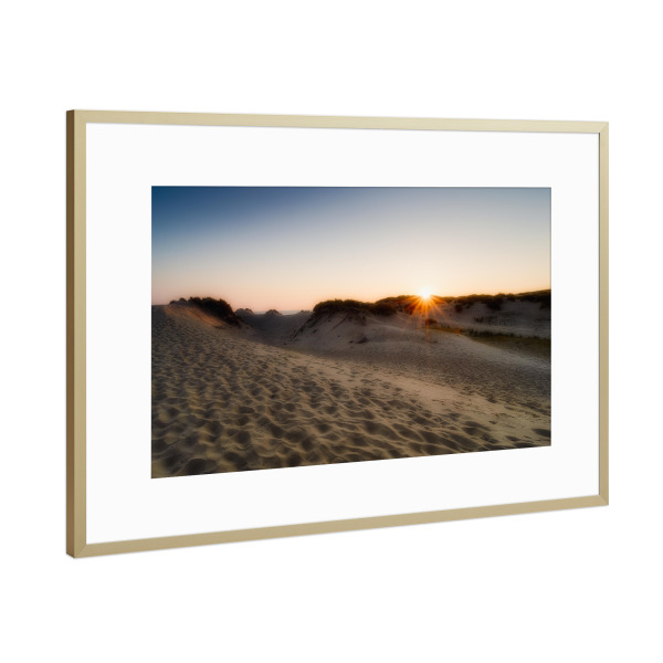 Poster mit Rahmen Gold "Sonnenuntergang über den Dünen" artboxONE - Natur,Reise / Strand und Meer